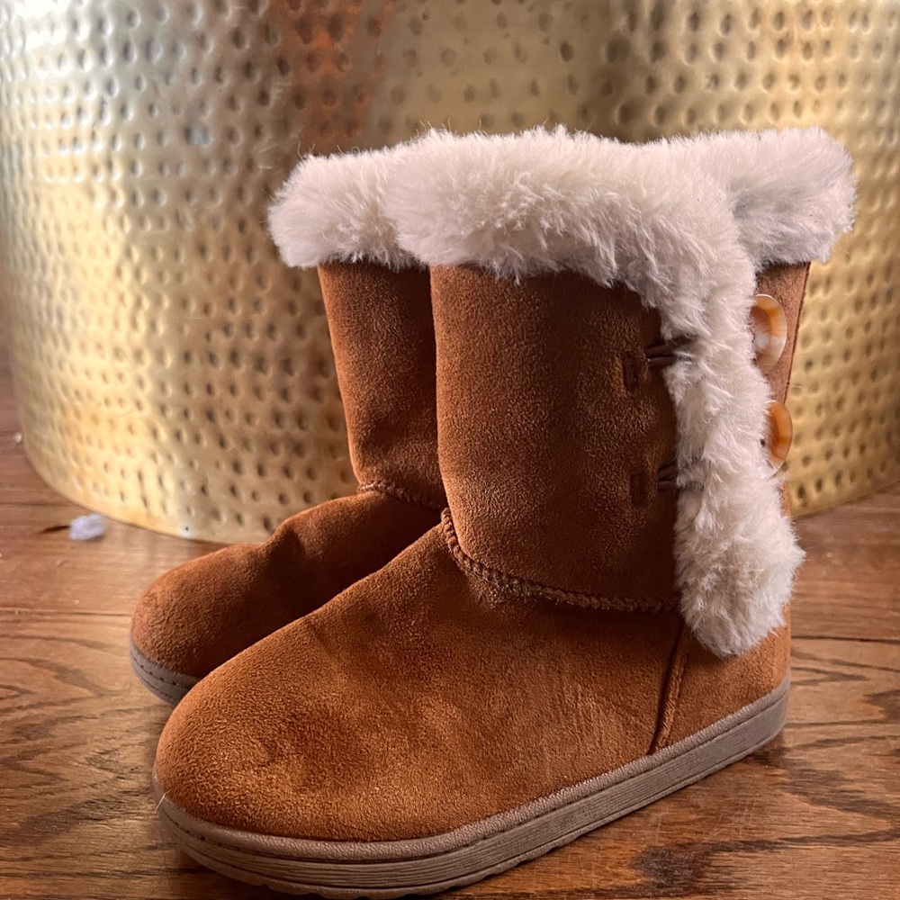 Jumping Beans Tan Kids Boots with White Fur